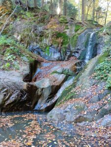 Cascada Șoimu - vedere dinspre aval